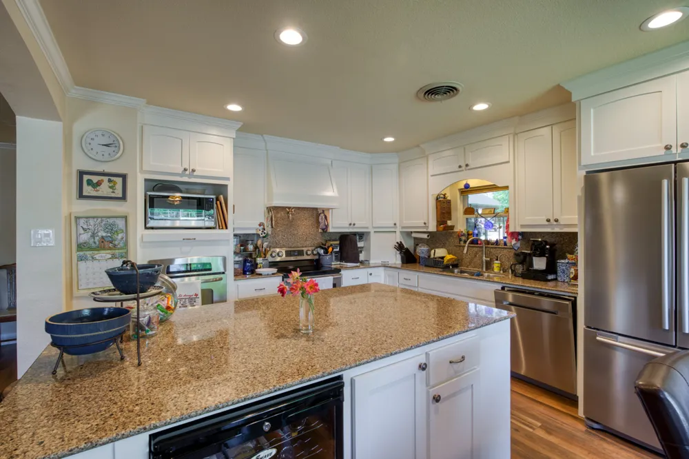 213 Lakeview Sunrise Beach, TX 78643