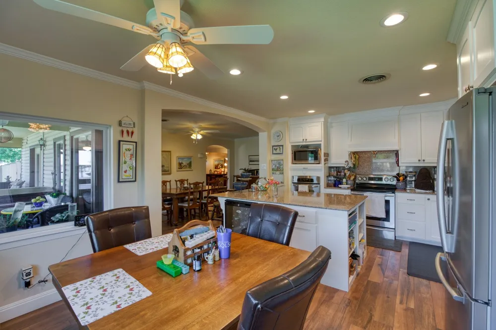 213 Lakeview Sunrise Beach, TX 78643