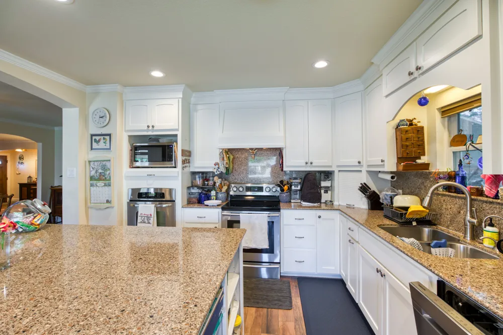 213 Lakeview Sunrise Beach, TX 78643