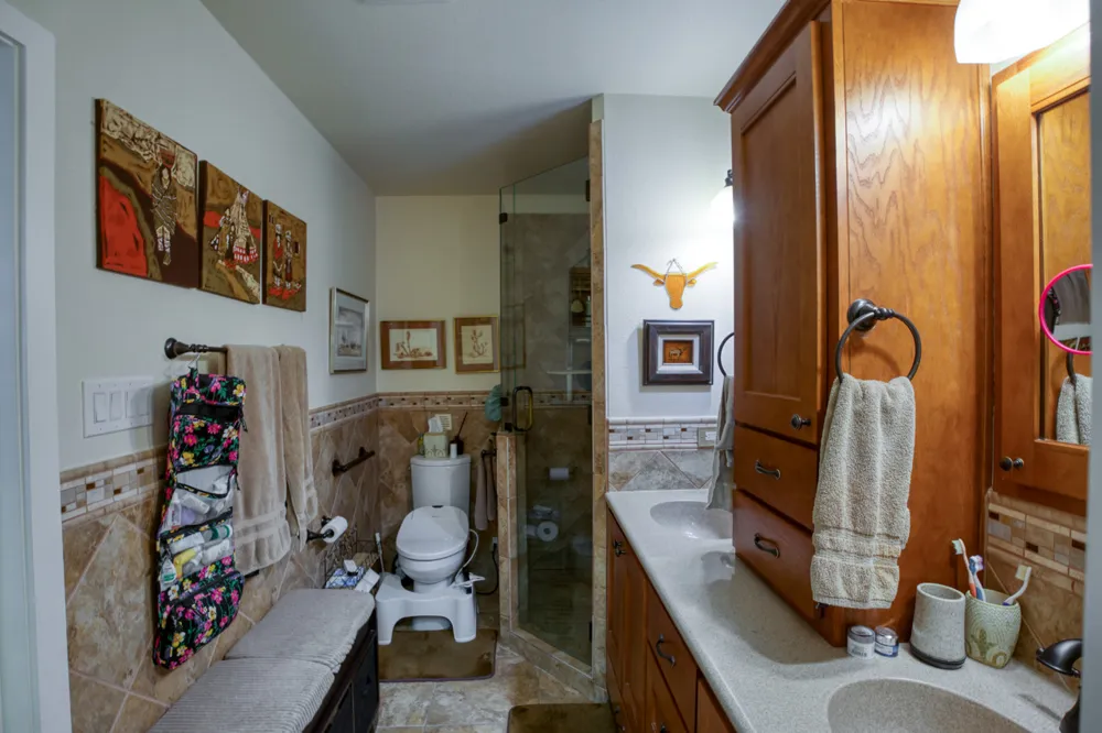 213 Lakeview Sunrise Beach, TX 78643