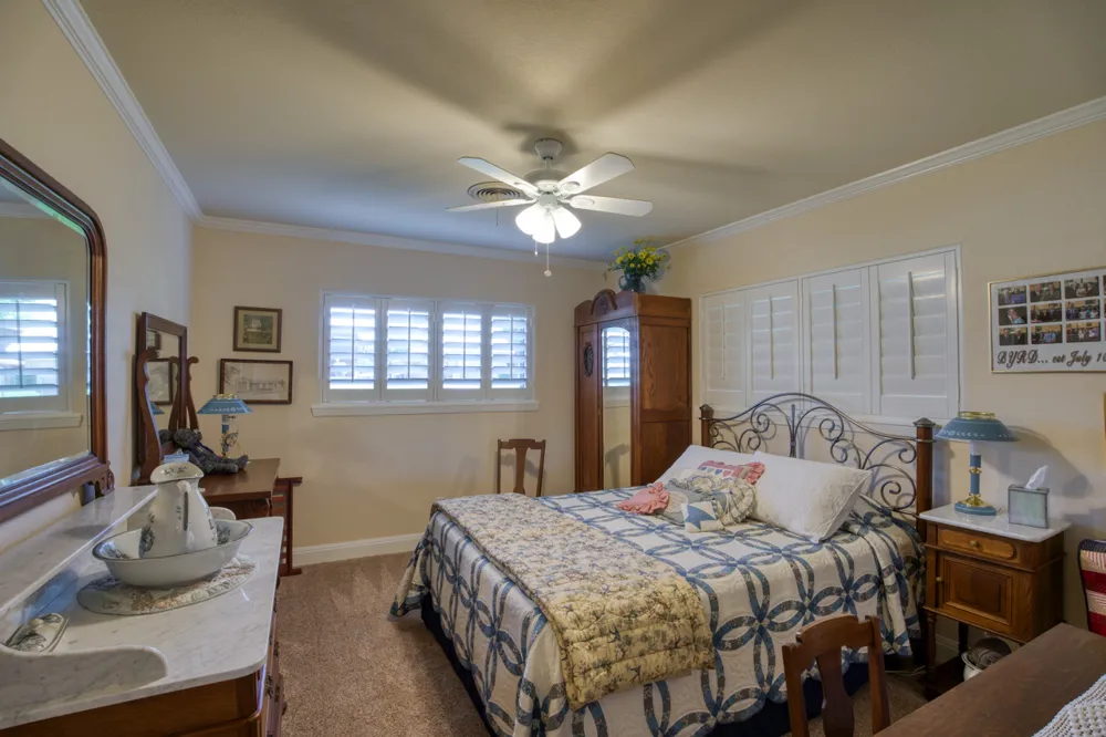 213 Lakeview Sunrise Beach, TX 78643