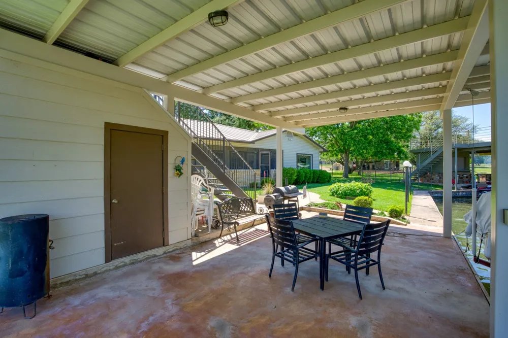 213 Lakeview Sunrise Beach, TX 78643