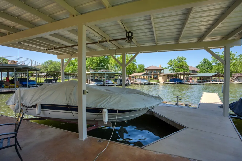 213 Lakeview Sunrise Beach, TX 78643