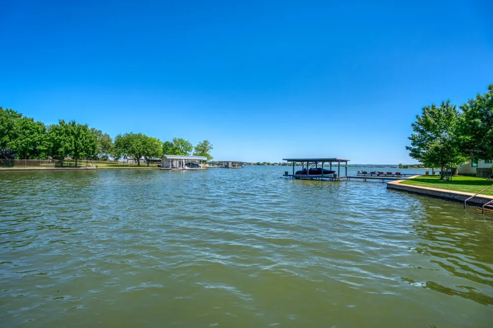 213 Lakeview Sunrise Beach, TX 78643