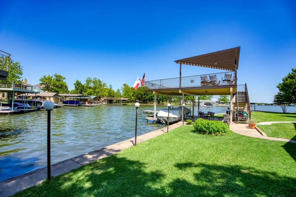 213 Lakeview Sunrise Beach, TX 78643