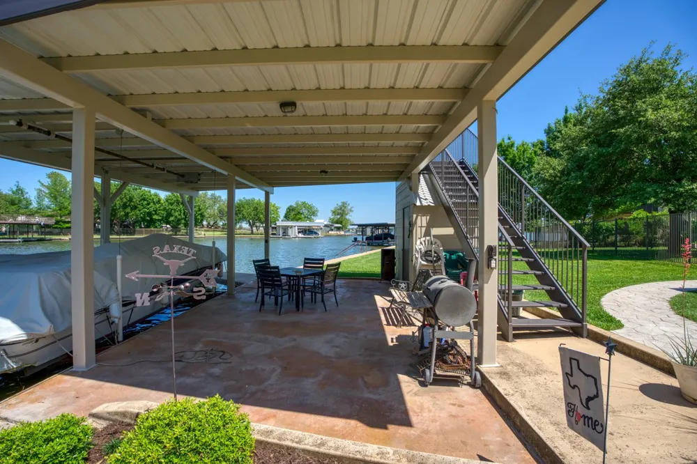 213 Lakeview Sunrise Beach, TX 78643
