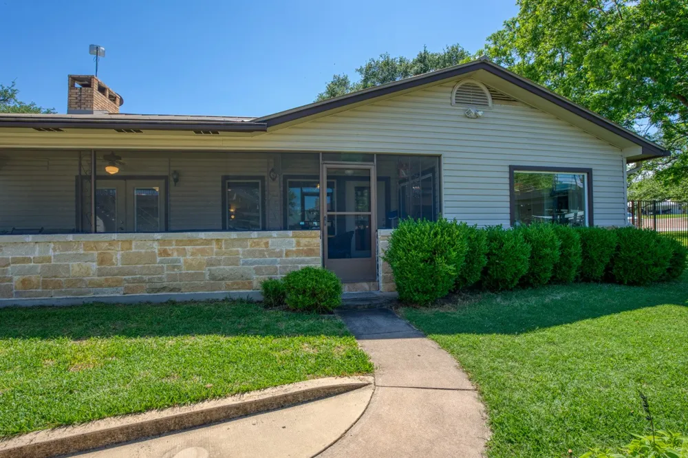 213 Lakeview Sunrise Beach, TX 78643