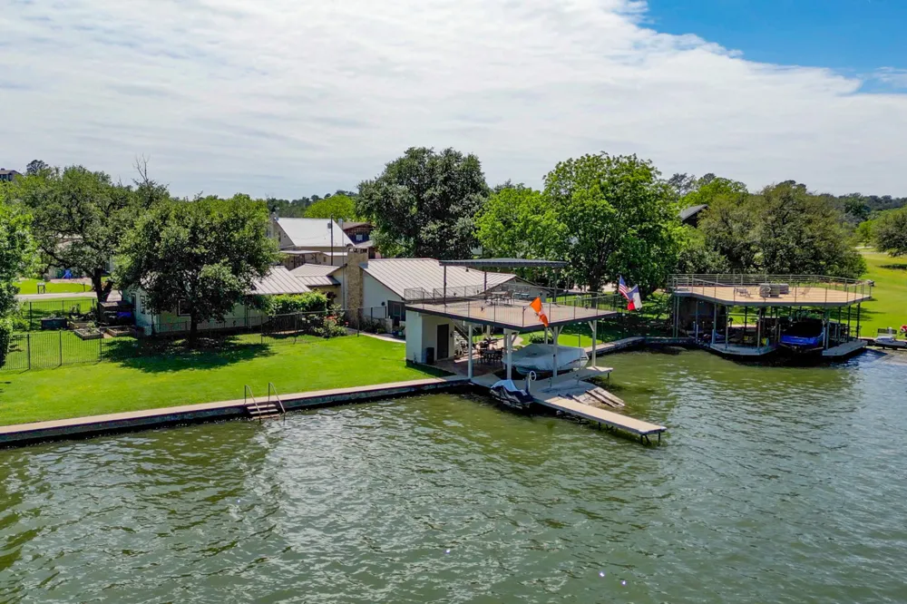 213 Lakeview Sunrise Beach, TX 78643