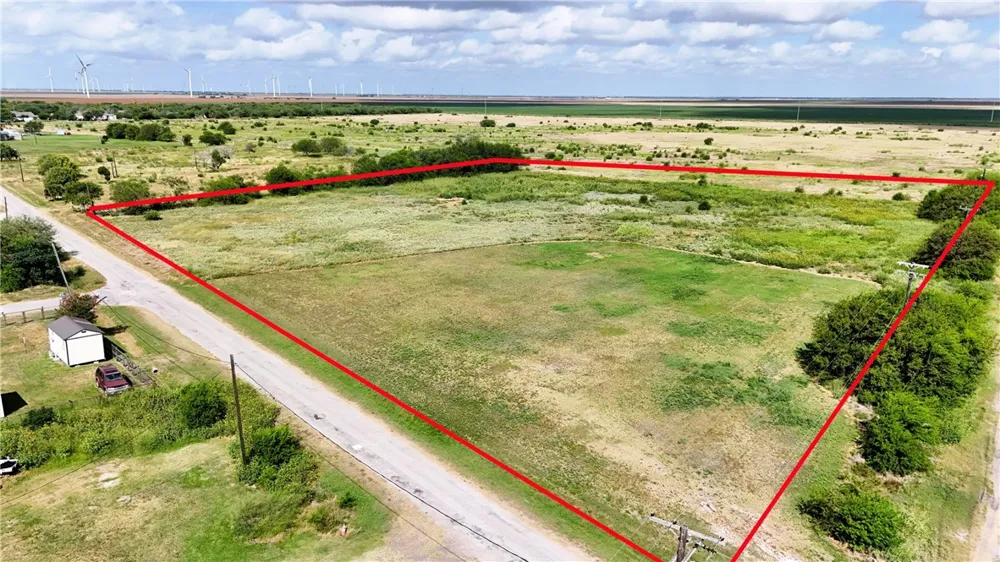 8 Compress Rd Taft, TX 78390
