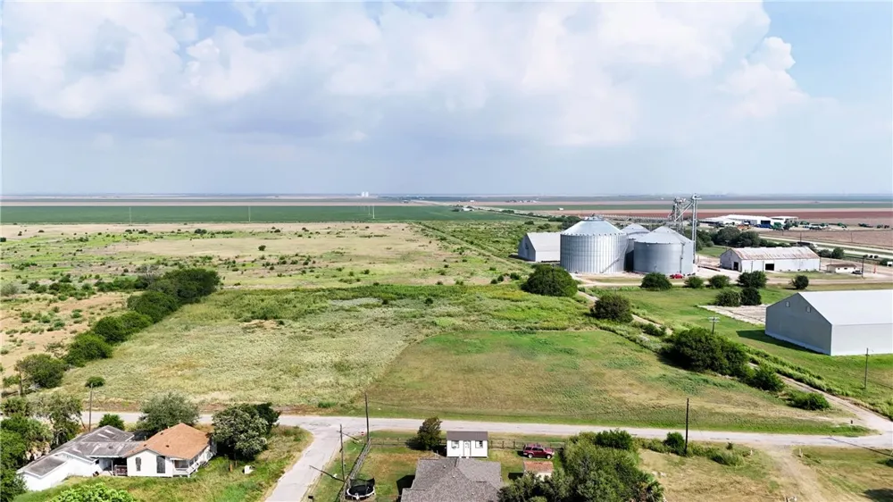 8 Compress Rd Taft, TX 78390