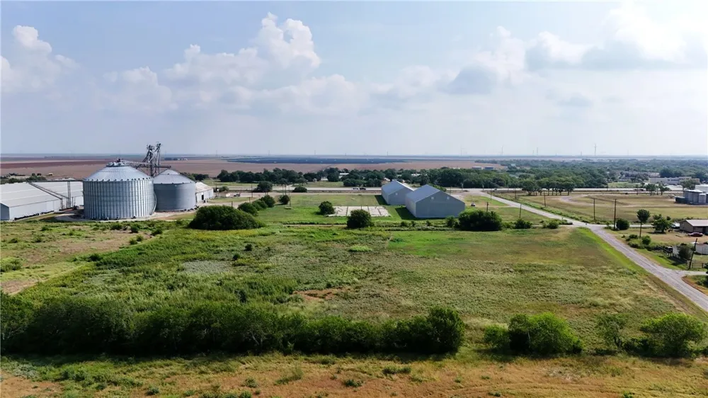 8 Compress Rd Taft, TX 78390