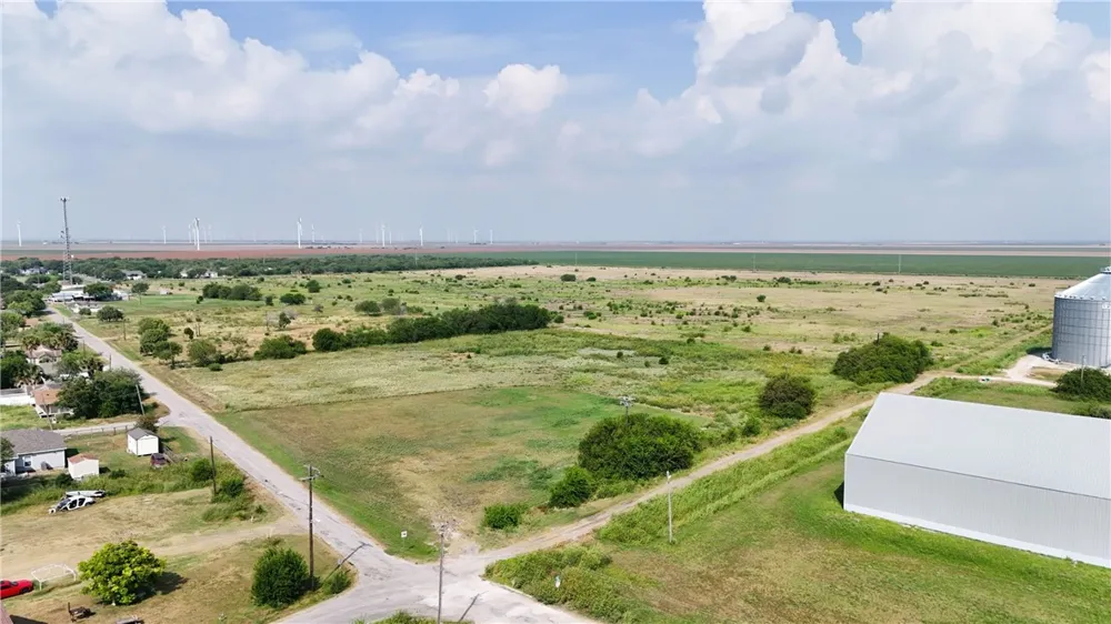 8 Compress Rd Taft, TX 78390