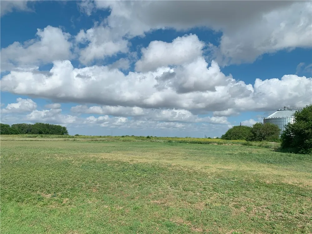 8 Compress Rd Taft, TX 78390