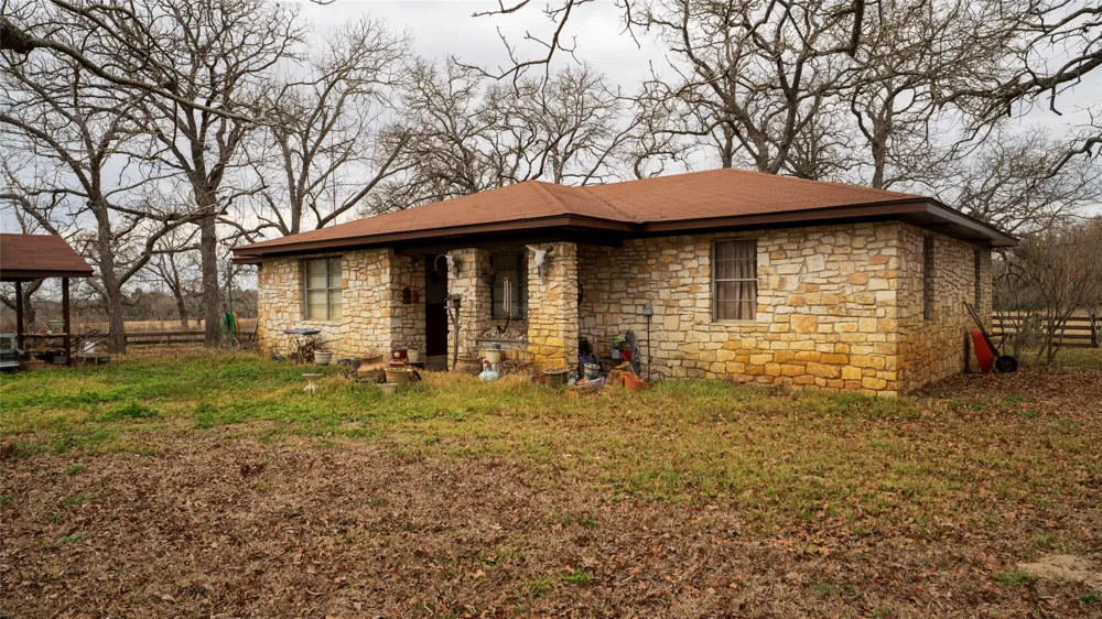 1682 W Us Highway 79 Rockdale, TX 76567