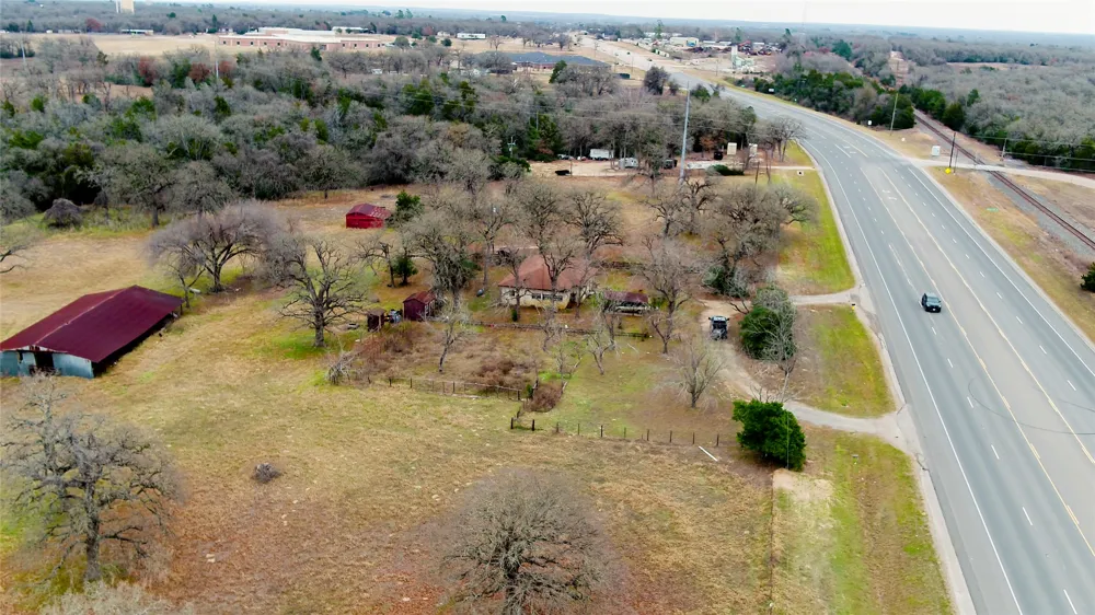 1682 W Us Highway 79 Rockdale, TX 76567