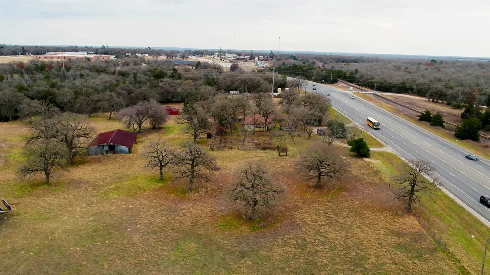 1682 W Us Highway 79 Rockdale, TX 76567