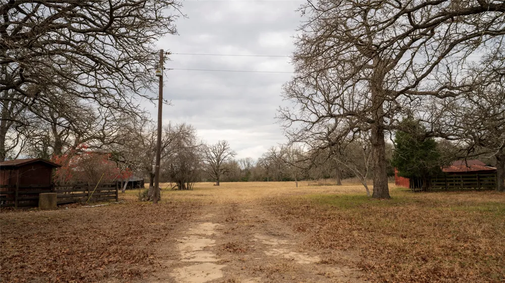1682 W Us Highway 79 Rockdale, TX 76567