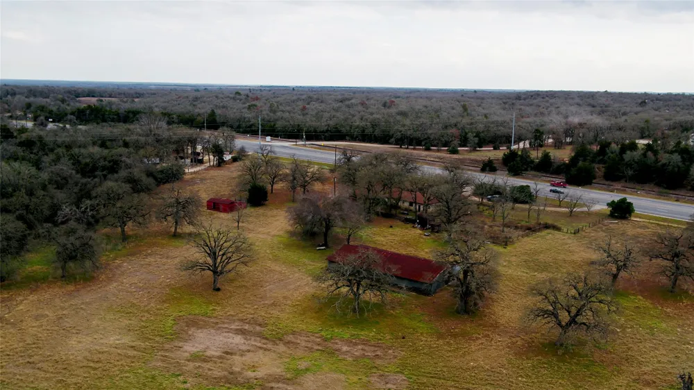1682 W Us Highway 79 Rockdale, TX 76567