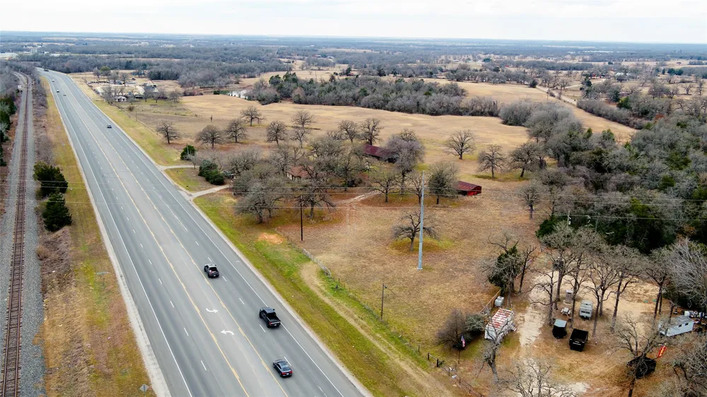 1682 W Us Highway 79 Rockdale, TX 76567
