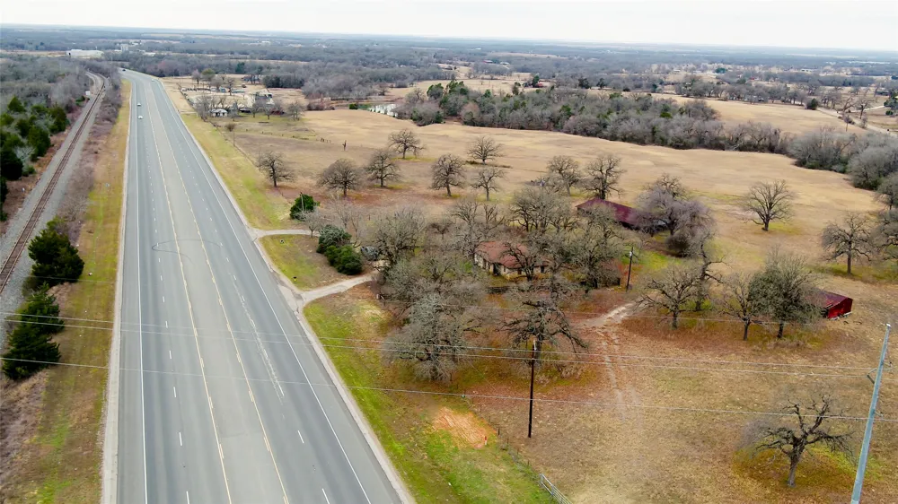 1682 W Us Highway 79 Rockdale, TX 76567
