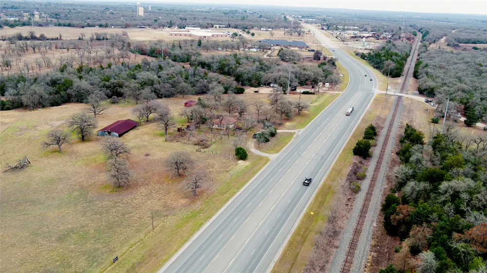 1682 W Us Highway 79 Rockdale, TX 76567