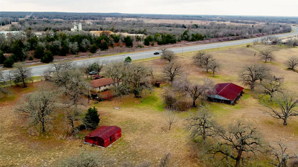 1682 W Us Highway 79 Rockdale, TX 76567