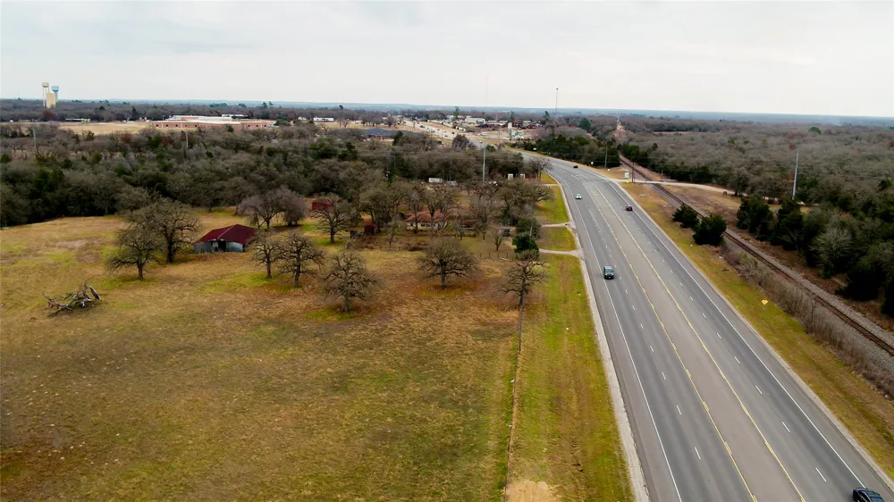 1682 W Us Highway 79 Rockdale, TX 76567