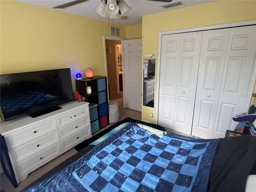 3858 ISLAND WAY St Petersburg, FL 33705