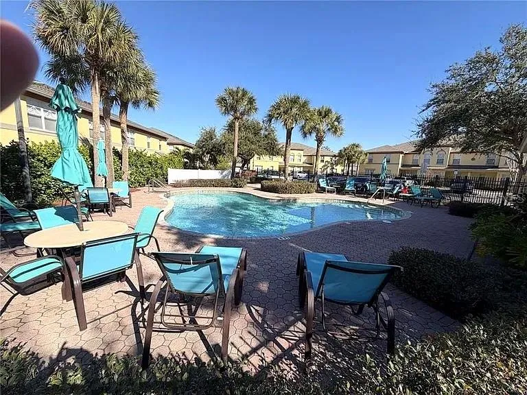 3858 ISLAND WAY St Petersburg, FL 33705