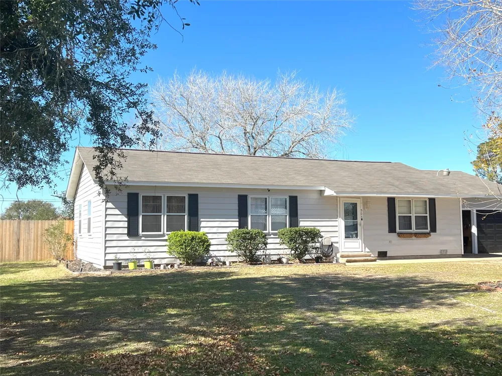 504 Henson Street El Campo, TX 77437