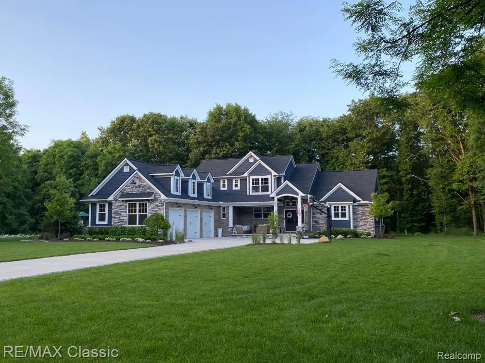 43 Canterwood Highland Charter Township, MI 48357