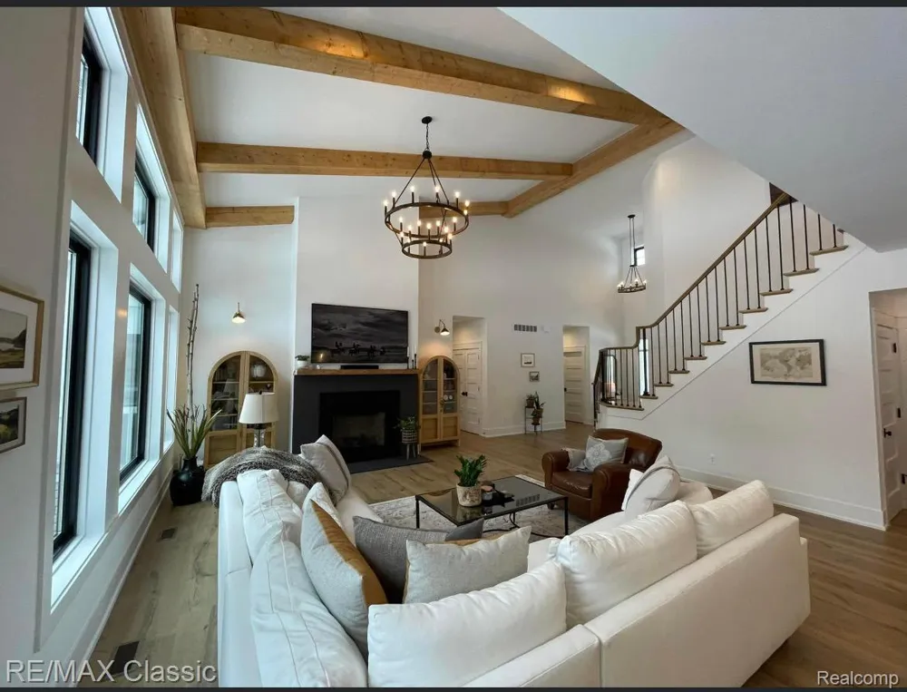 43 Canterwood Highland Charter Township, MI 48357