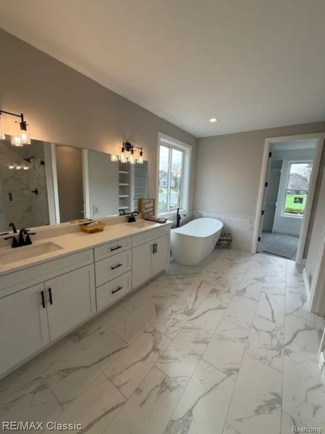 43 Canterwood Highland Charter Township, MI 48357