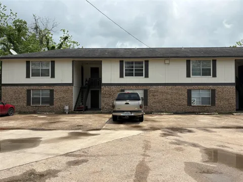 405 Oak Street #201