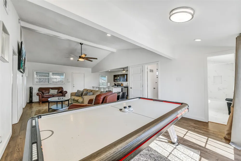 16725 Edward Teach Road Jamaica Beach, TX 77554