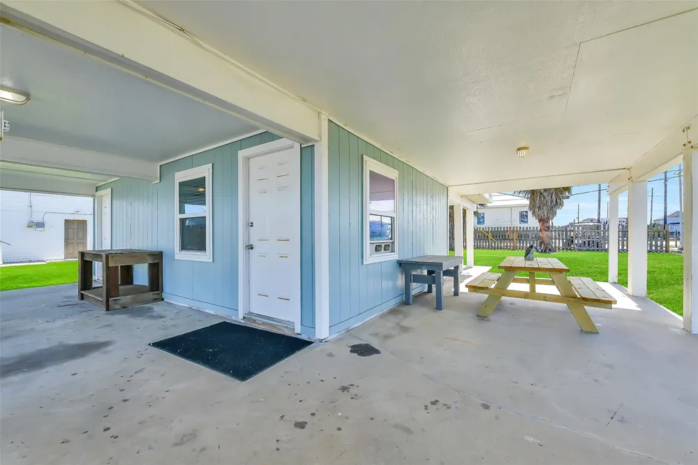 16725 Edward Teach Road Jamaica Beach, TX 77554