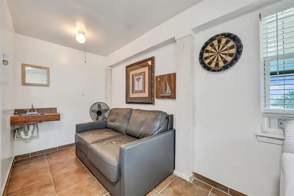 16725 Edward Teach Road Jamaica Beach, TX 77554