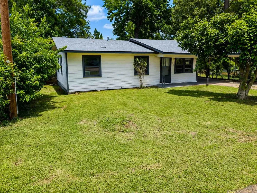 105 Greenview Drive Texarkana, TX 75501