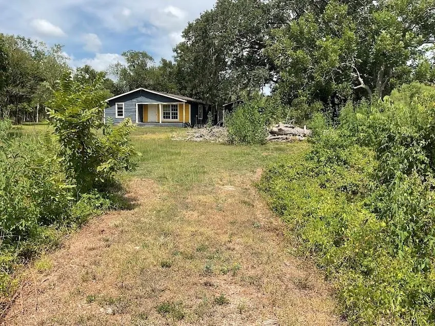 2832 County Road 310 Brazoria, TX 77422