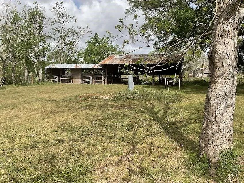 2832 County Road 310 Brazoria, TX 77422