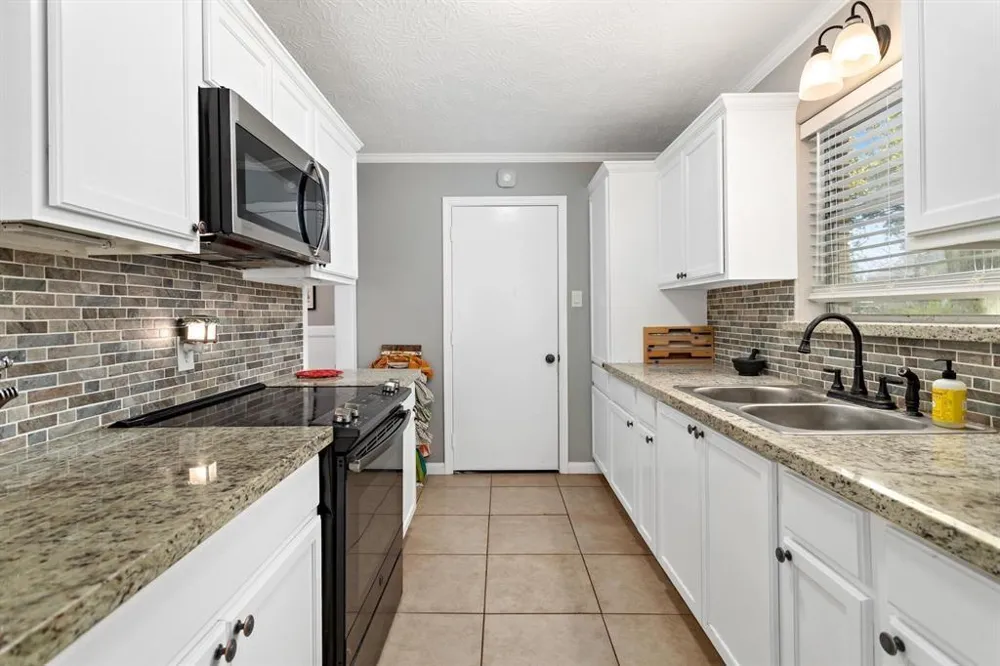 1845 King Arthur Court Pinehurst, TX 77630