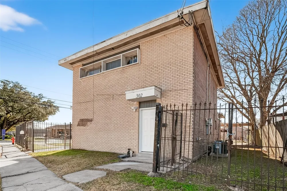 302 W Shaw Avenue #A