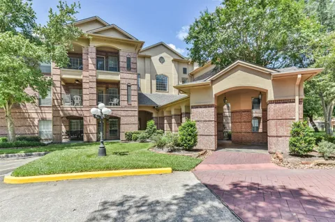 2815 Kings Crossing Drive #319