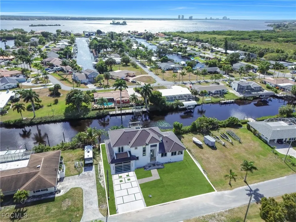 Cascade Way North Fort Myers, FL 33901