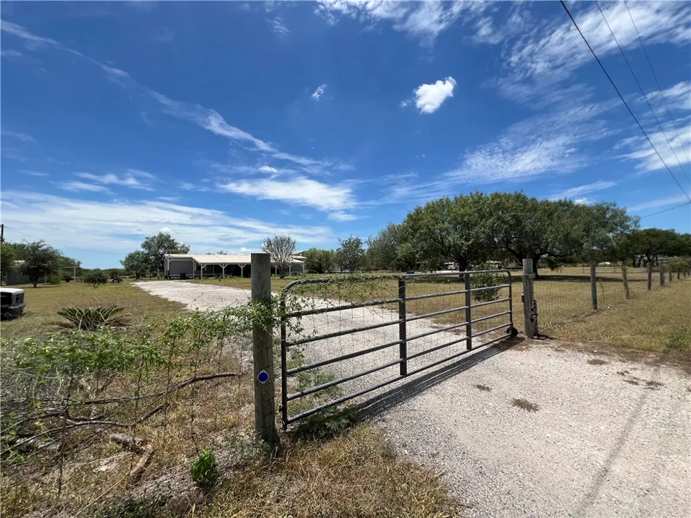 186 County Road 161 Alice, TX 78332