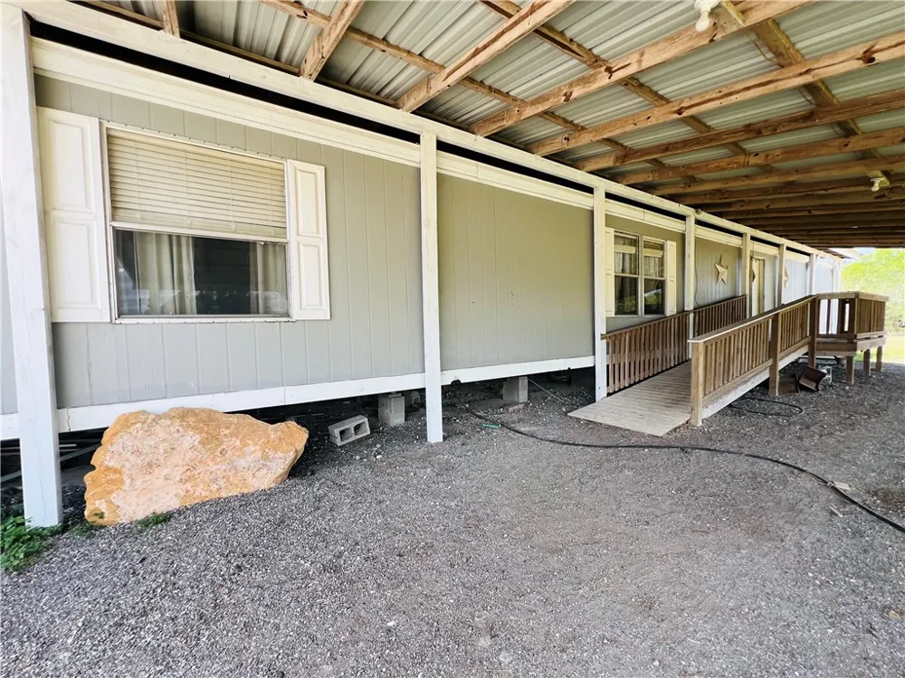 186 County Road 161 Alice, TX 78332