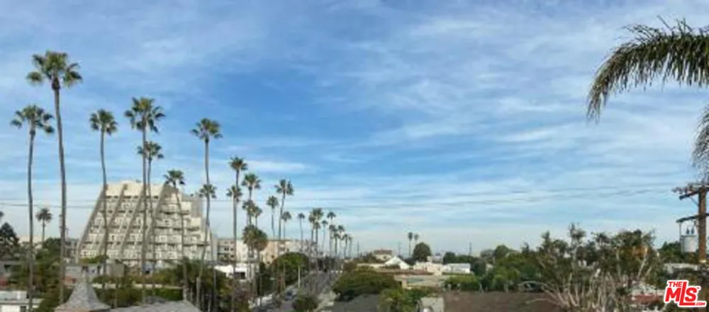 2002 4TH STREET #312 Santa Monica, CA 90405