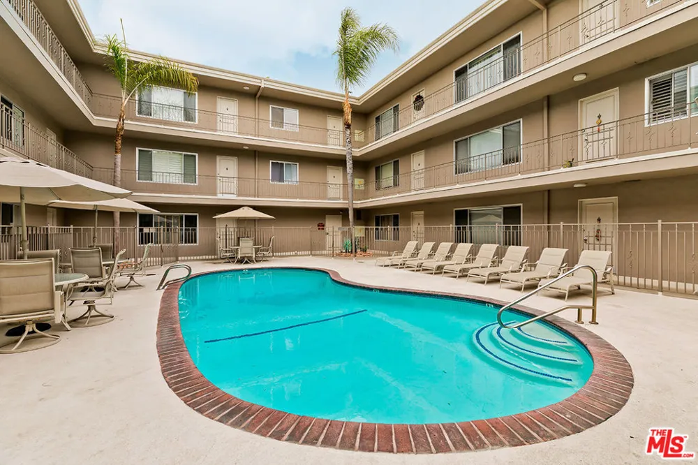 2002 4TH STREET #312 Santa Monica, CA 90405