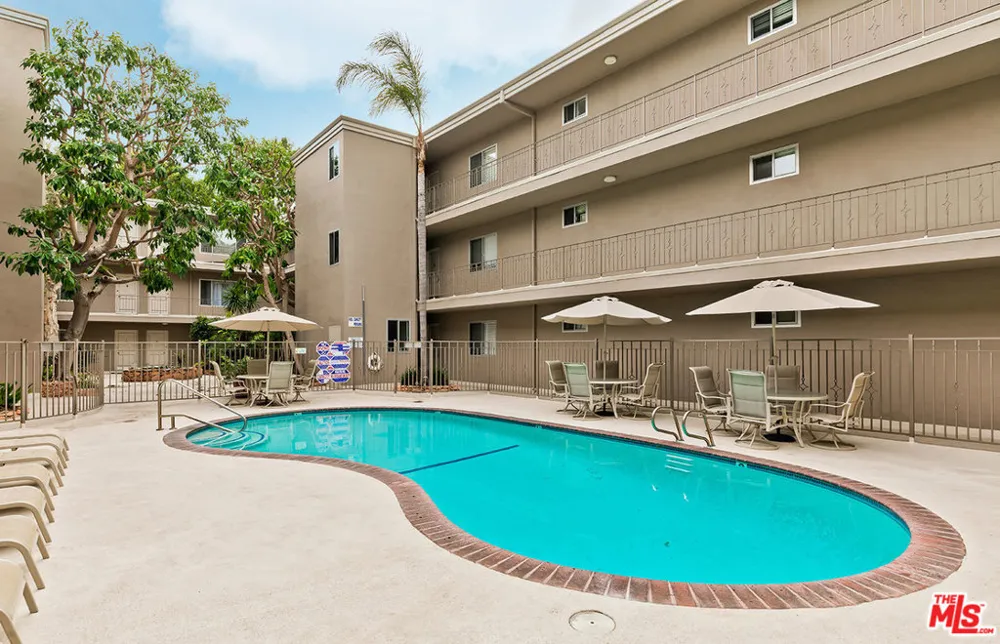 2002 4TH STREET #312 Santa Monica, CA 90405