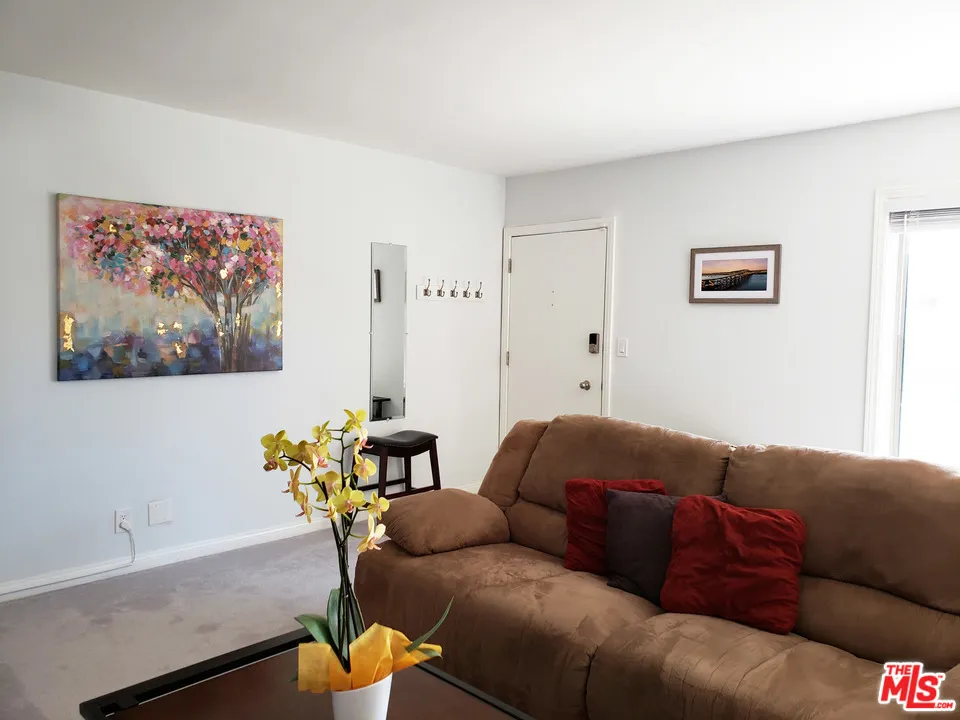 2002 4TH STREET #312 Santa Monica, CA 90405